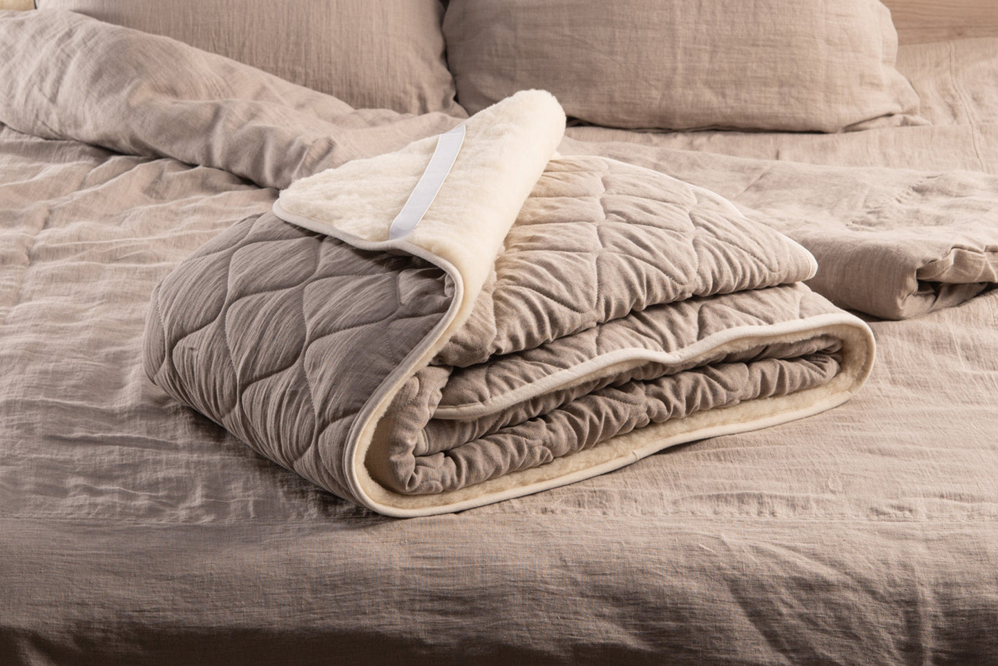 Natural Merino wool mattress protector-1