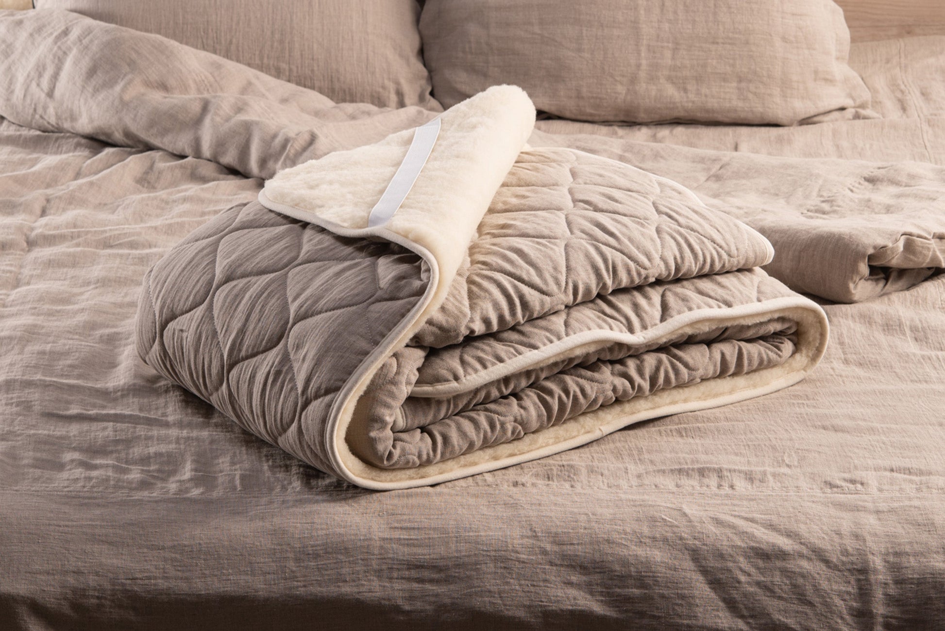 Natural Merino wool mattress protector-1